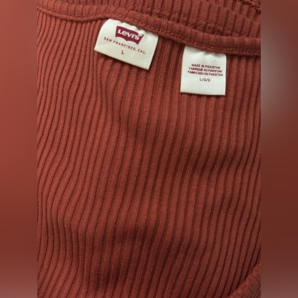 Levi's Ribbed Knit Top Rust Brown Short Sleeve‎ Tee Casual Top Size L - Picture 3 of 3